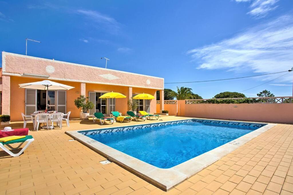 Villa Guita Family House Αλμπουφέιρα Εξωτερικό φωτογραφία